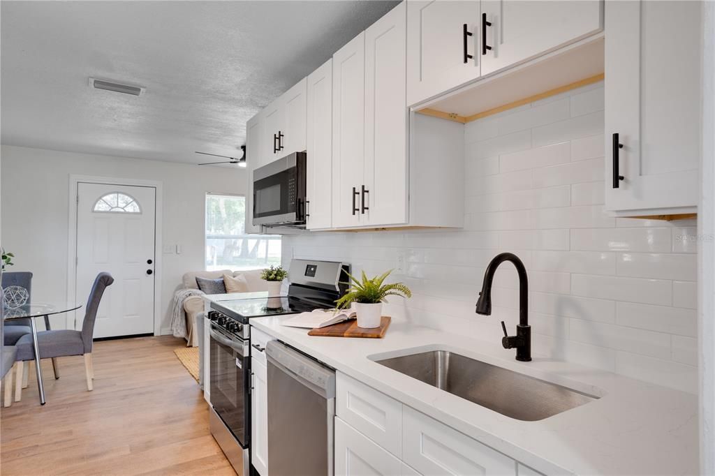 For Sale: $259,000 (2 beds, 1 baths, 768 Square Feet)