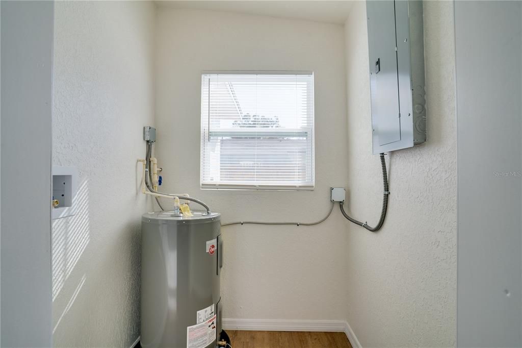 For Sale: $259,000 (2 beds, 1 baths, 768 Square Feet)