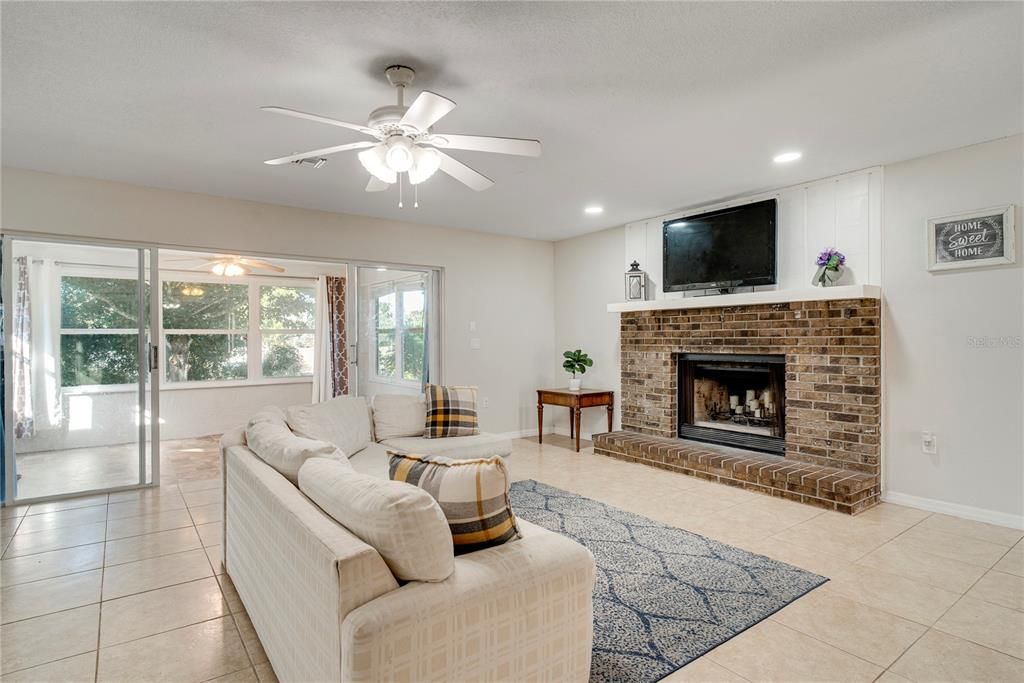 На продажу: $495,000 (3 спален, 2 ванн, 1948 Квадратных фут)