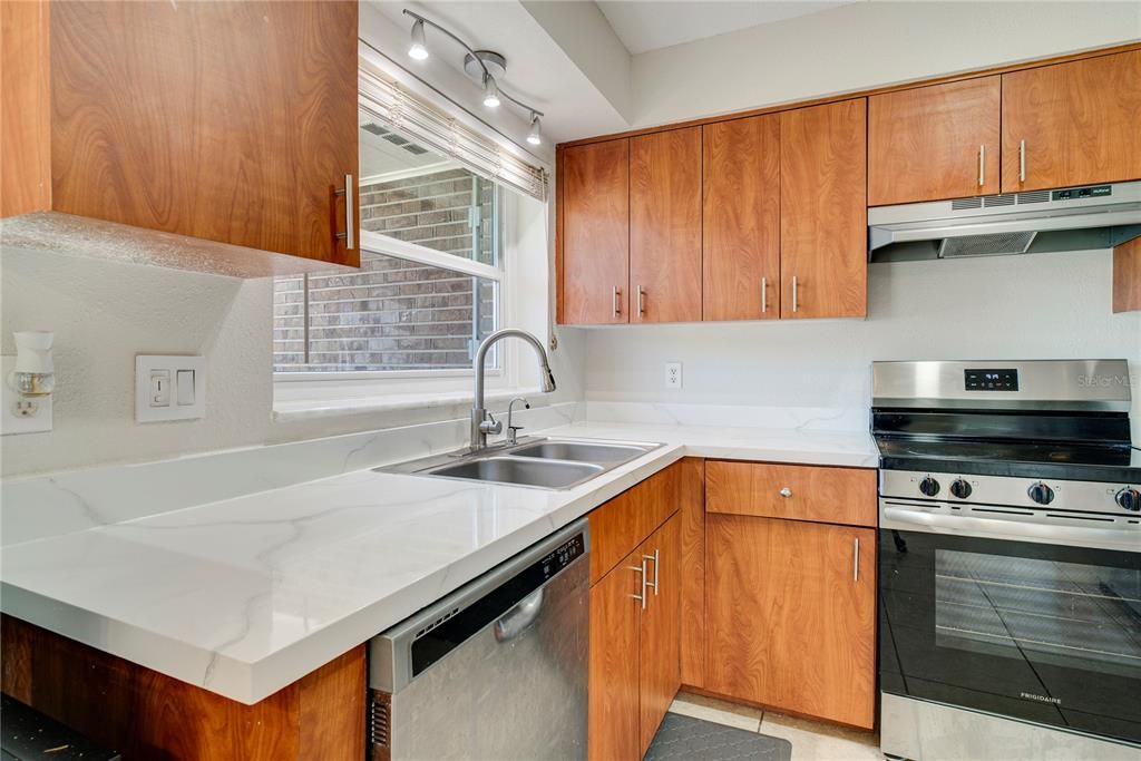 На продажу: $495,000 (3 спален, 2 ванн, 1948 Квадратных фут)