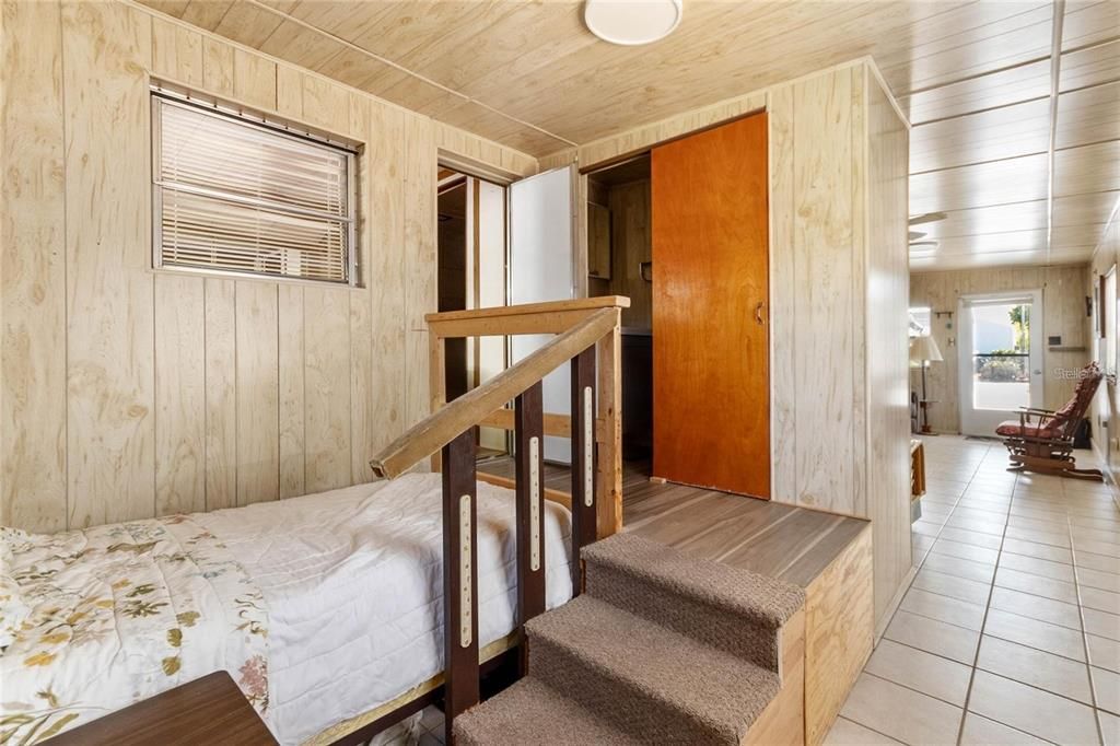 For Sale: $115,000 (1 beds, 1 baths, 824 Square Feet)