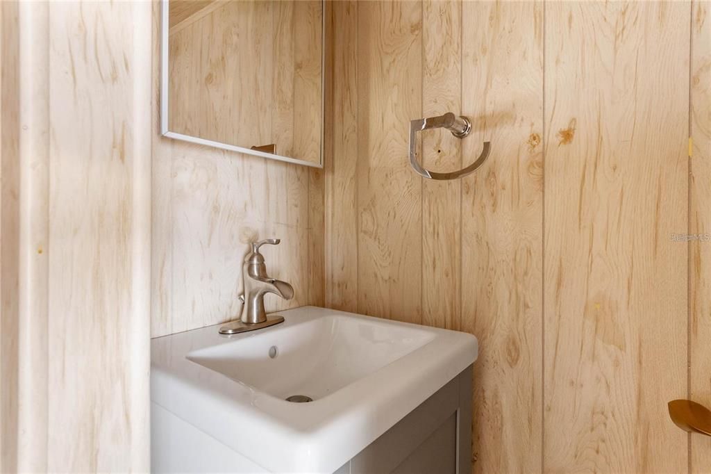 For Sale: $115,000 (1 beds, 1 baths, 824 Square Feet)