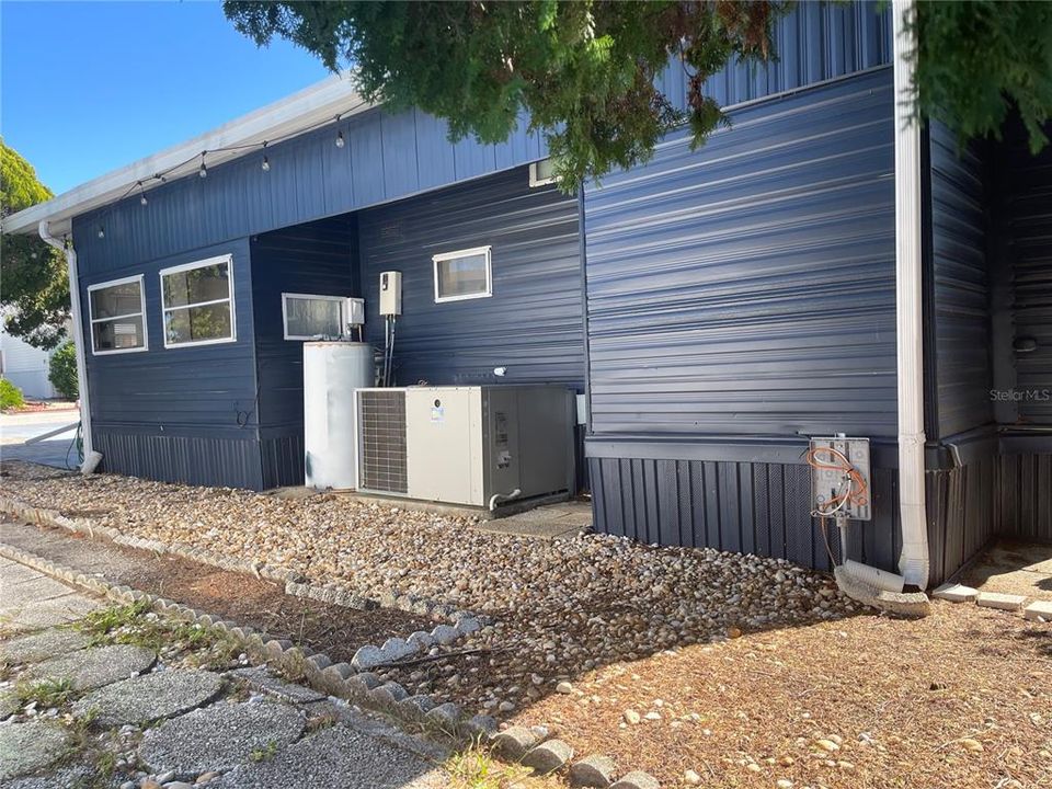 For Sale: $115,000 (1 beds, 1 baths, 824 Square Feet)