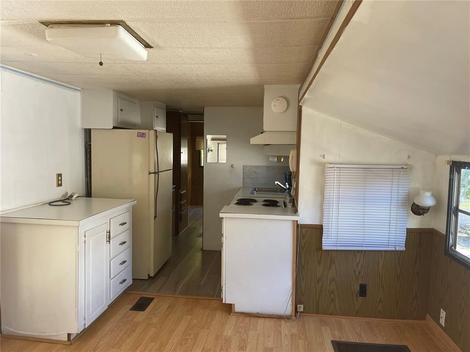 For Sale: $115,000 (1 beds, 1 baths, 824 Square Feet)