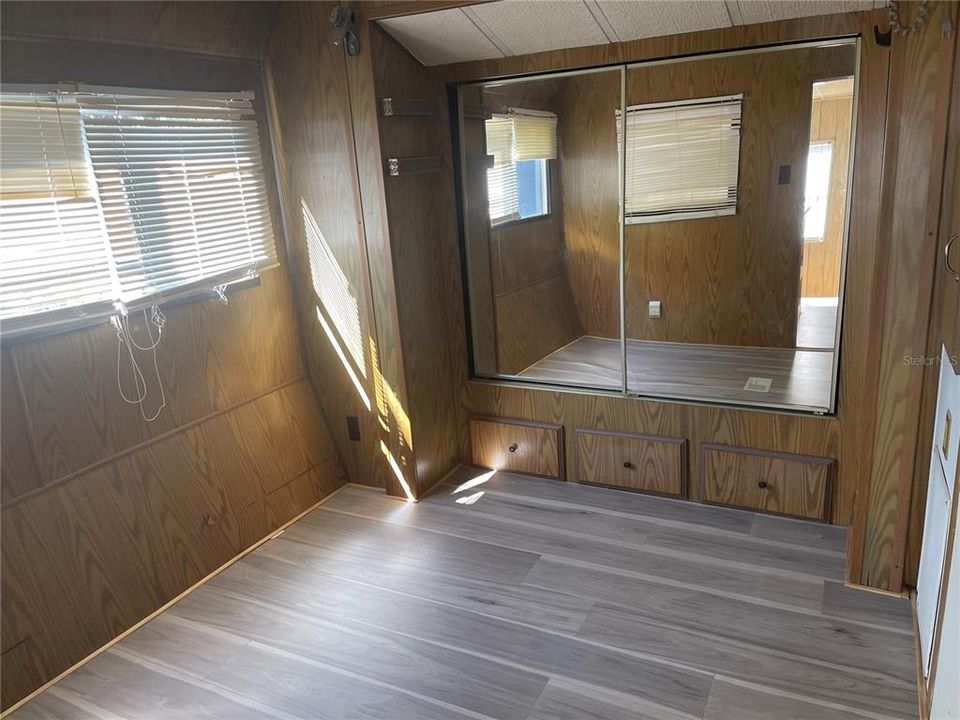 For Sale: $115,000 (1 beds, 1 baths, 824 Square Feet)