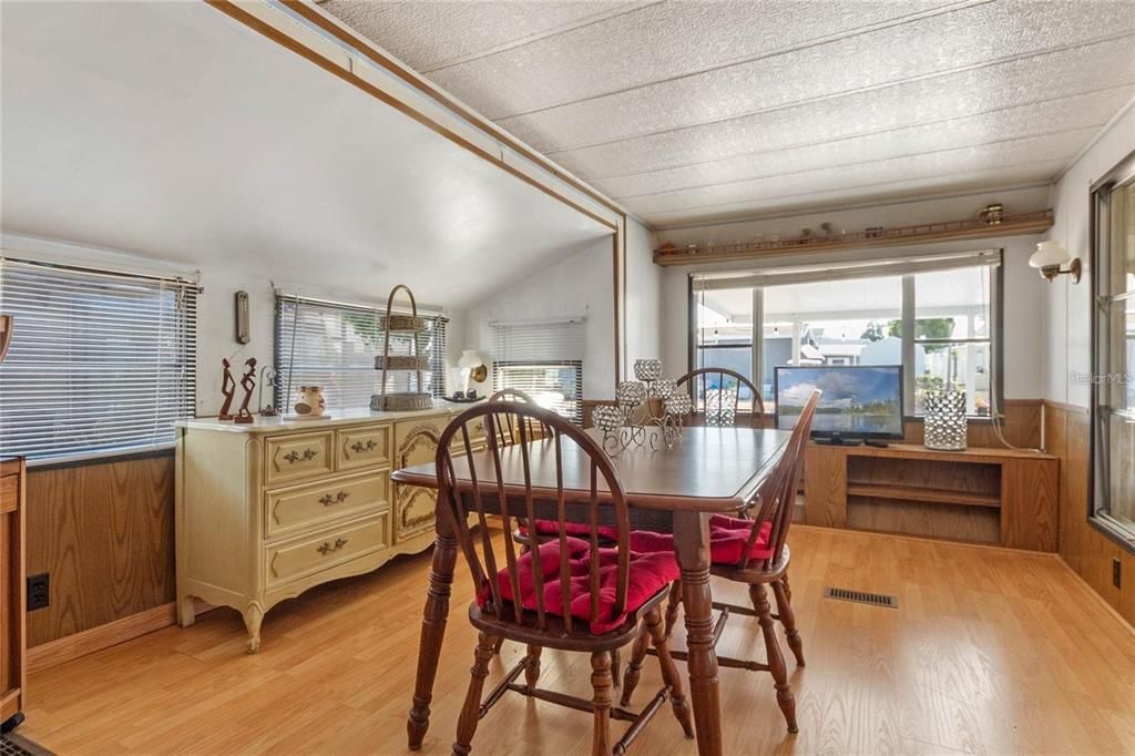 For Sale: $115,000 (1 beds, 1 baths, 824 Square Feet)