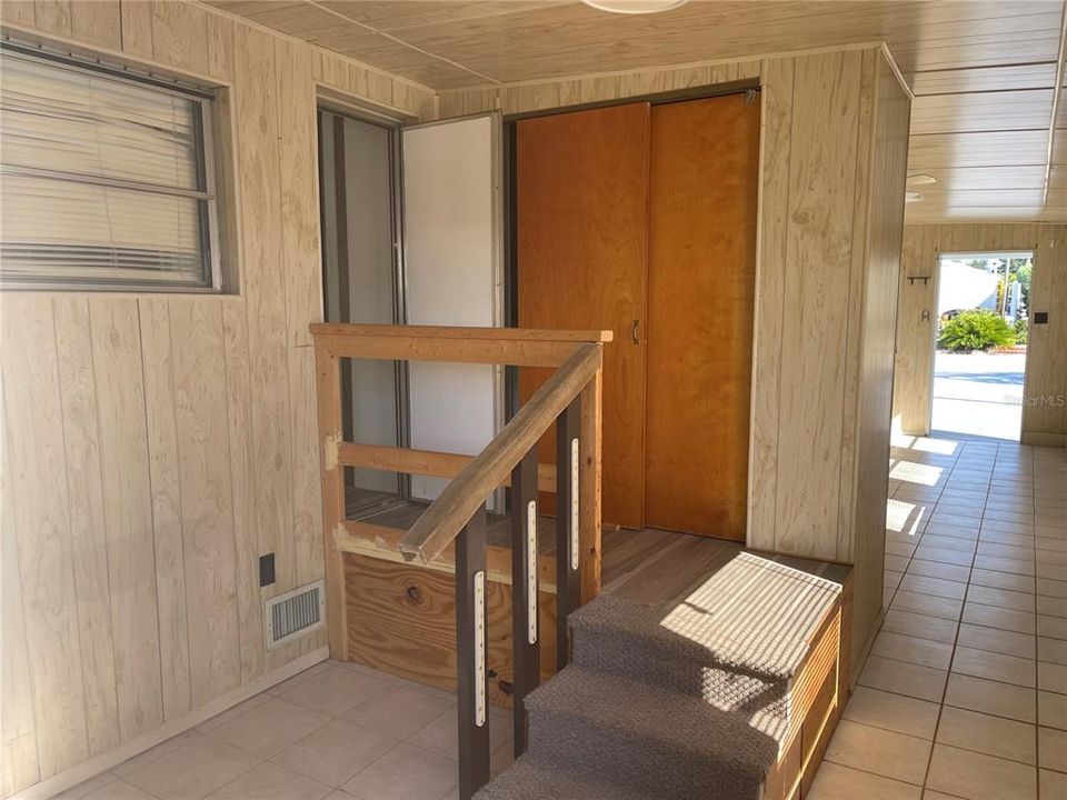 For Sale: $115,000 (1 beds, 1 baths, 824 Square Feet)