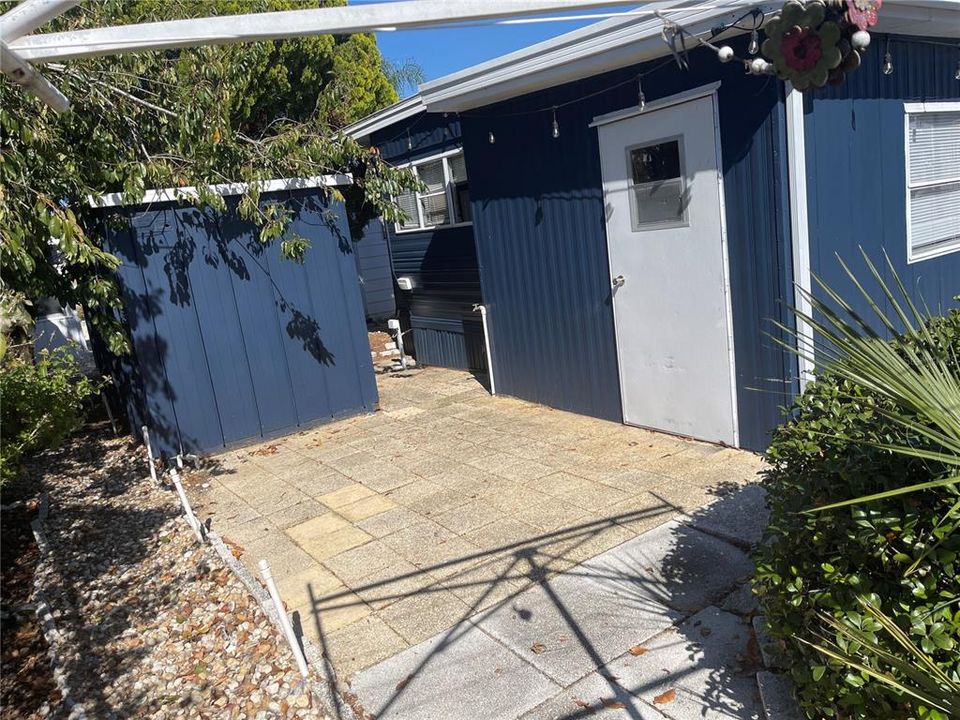 For Sale: $115,000 (1 beds, 1 baths, 824 Square Feet)