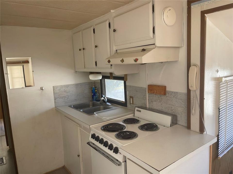 For Sale: $115,000 (1 beds, 1 baths, 824 Square Feet)