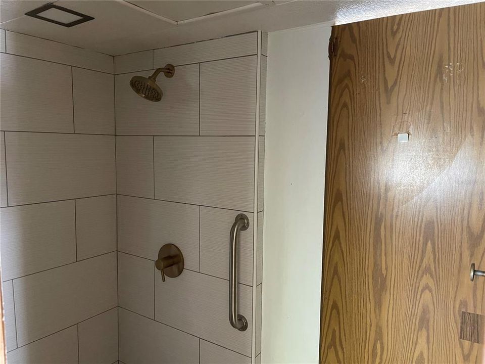 For Sale: $115,000 (1 beds, 1 baths, 824 Square Feet)