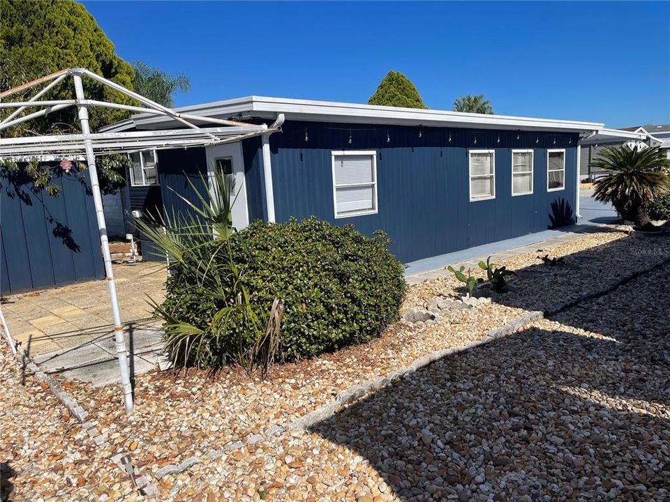 For Sale: $115,000 (1 beds, 1 baths, 824 Square Feet)