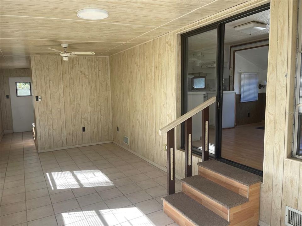 For Sale: $115,000 (1 beds, 1 baths, 824 Square Feet)