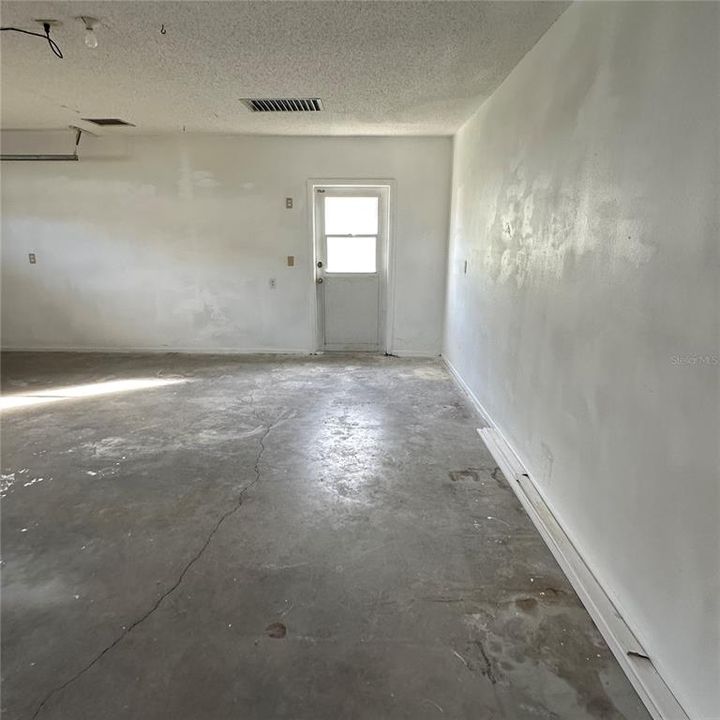 For Sale: $339,900 (2 beds, 2 baths, 1700 Square Feet)