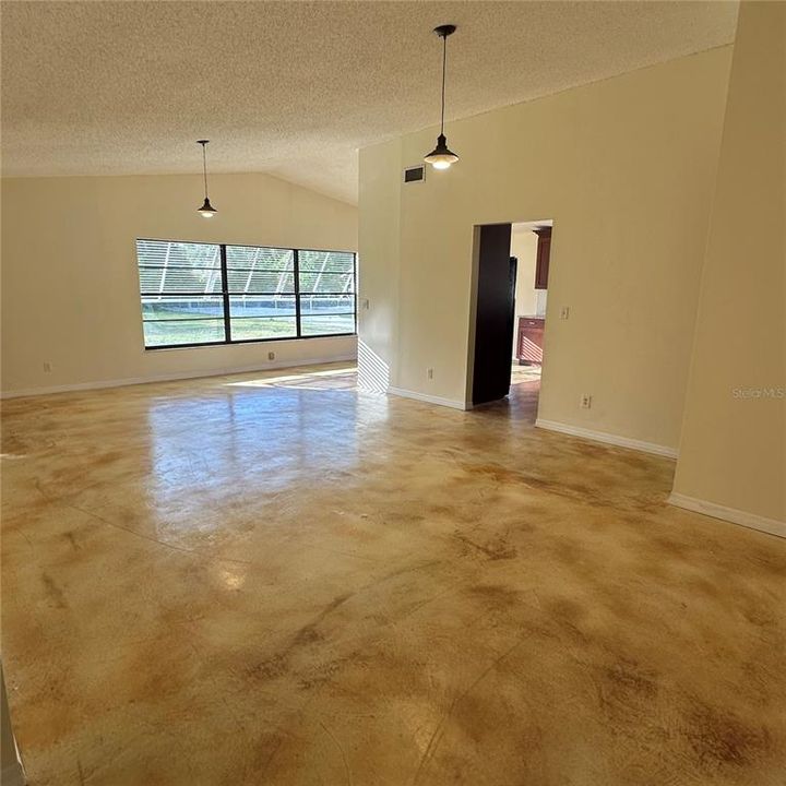 For Sale: $339,900 (2 beds, 2 baths, 1700 Square Feet)