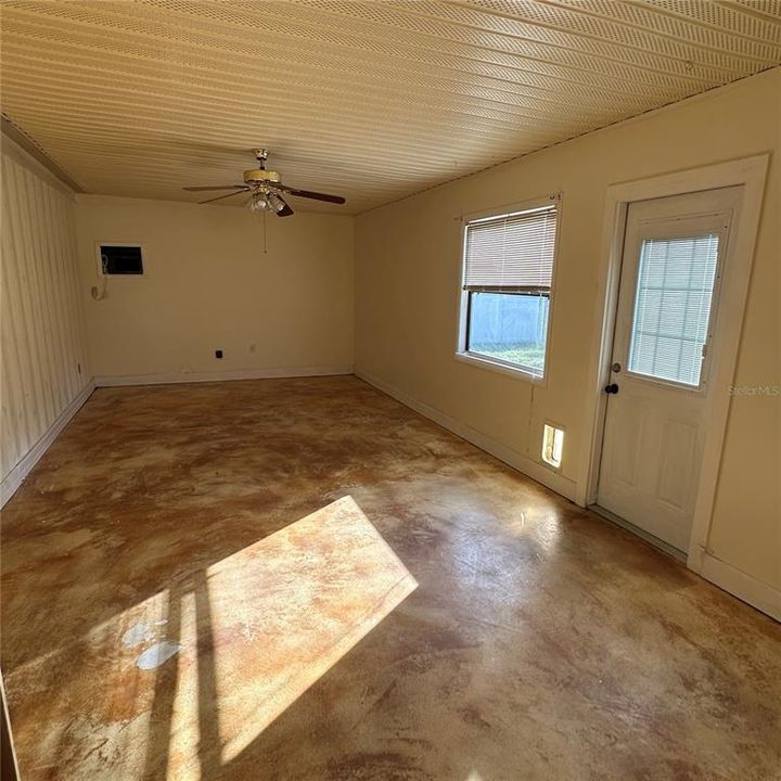 For Sale: $339,900 (2 beds, 2 baths, 1700 Square Feet)