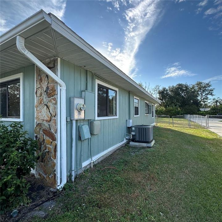 For Sale: $339,900 (2 beds, 2 baths, 1700 Square Feet)