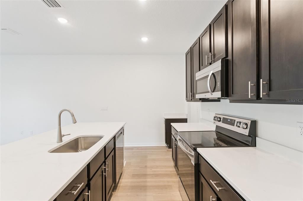 For Sale: $279,805 (3 beds, 2 baths, 1657 Square Feet)