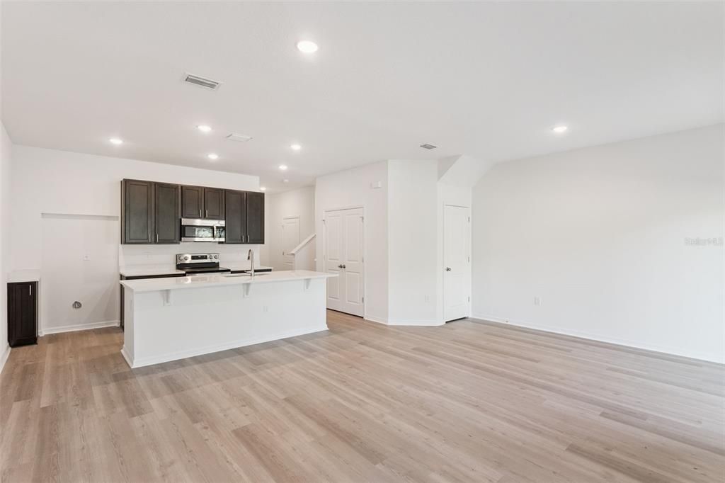 For Sale: $279,805 (3 beds, 2 baths, 1657 Square Feet)