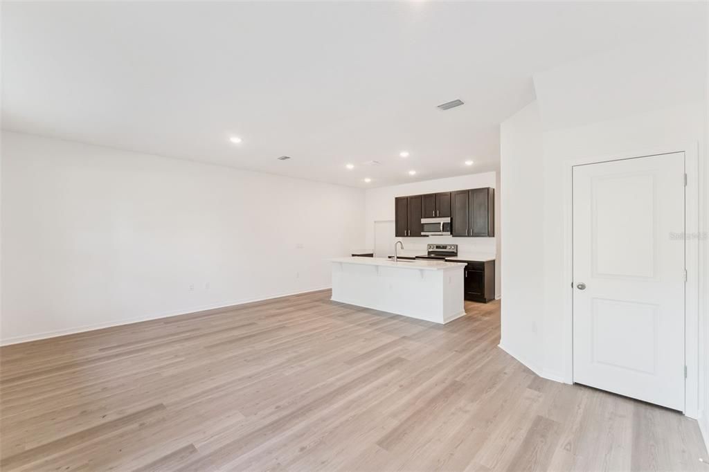 For Sale: $279,805 (3 beds, 2 baths, 1657 Square Feet)