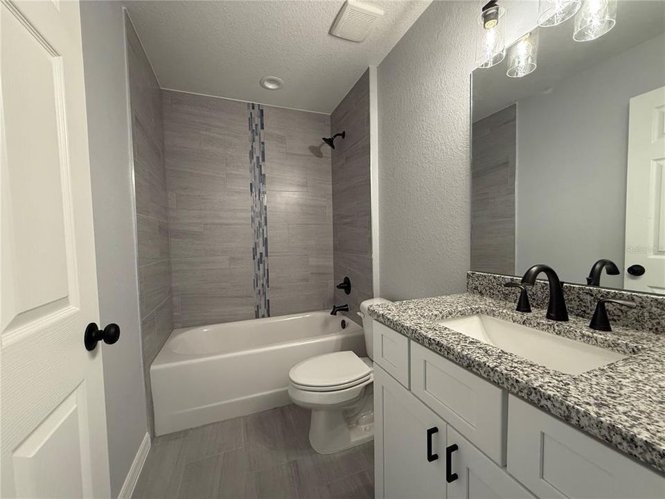 合同活跃: $248,900 (3 贝兹, 2 浴室, 1380 平方英尺)