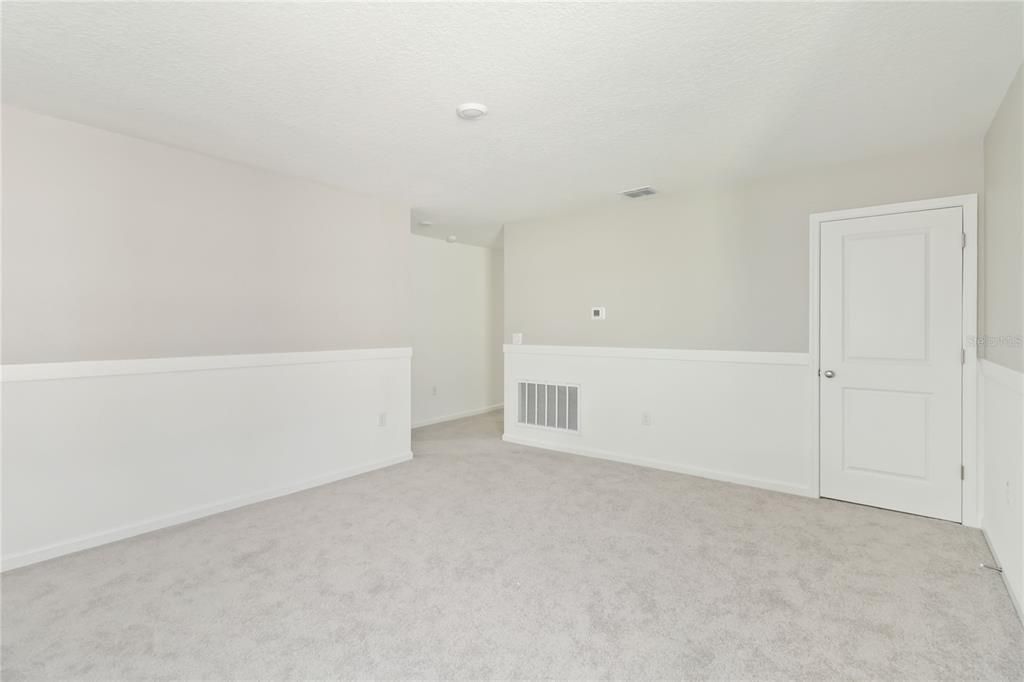 For Rent: $2,700 (5 beds, 2 baths, 2389 Square Feet)