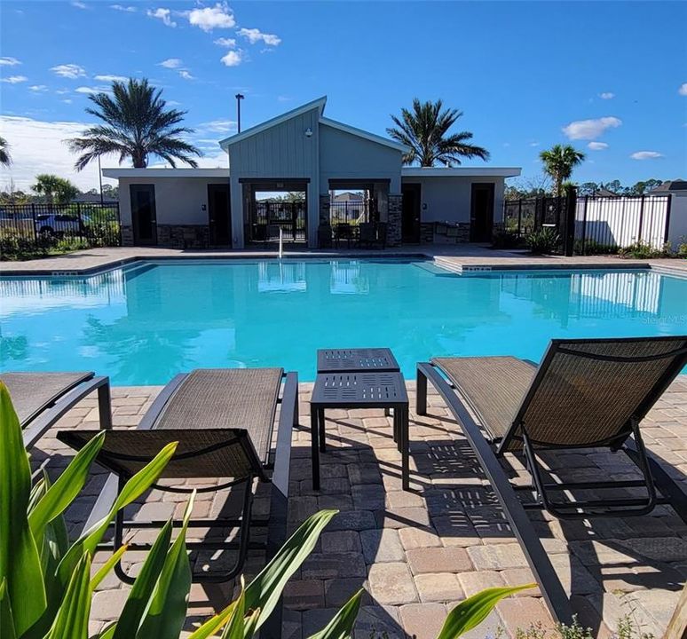 For Rent: $2,700 (5 beds, 2 baths, 2389 Square Feet)