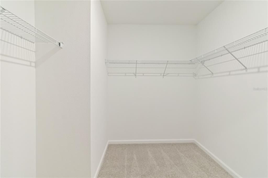 For Rent: $2,700 (5 beds, 2 baths, 2389 Square Feet)