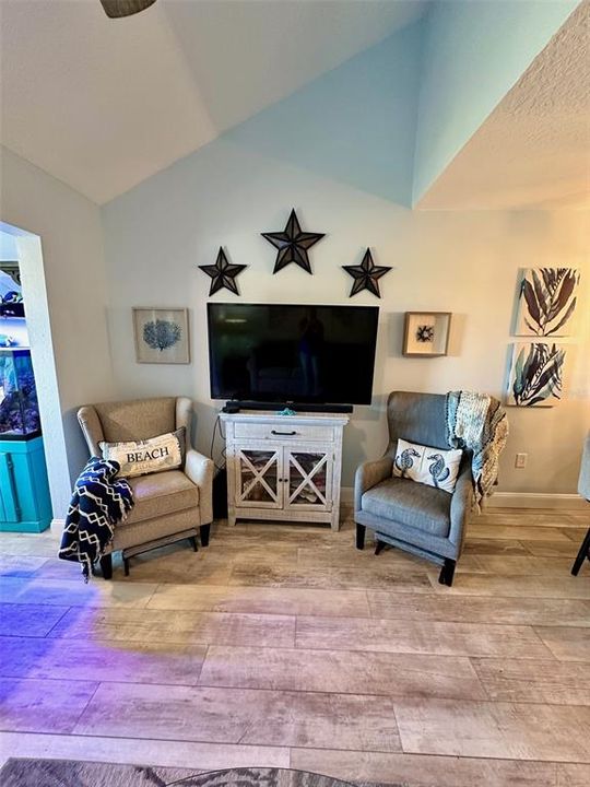 待售: $419,900 (3 贝兹, 2 浴室, 946 平方英尺)