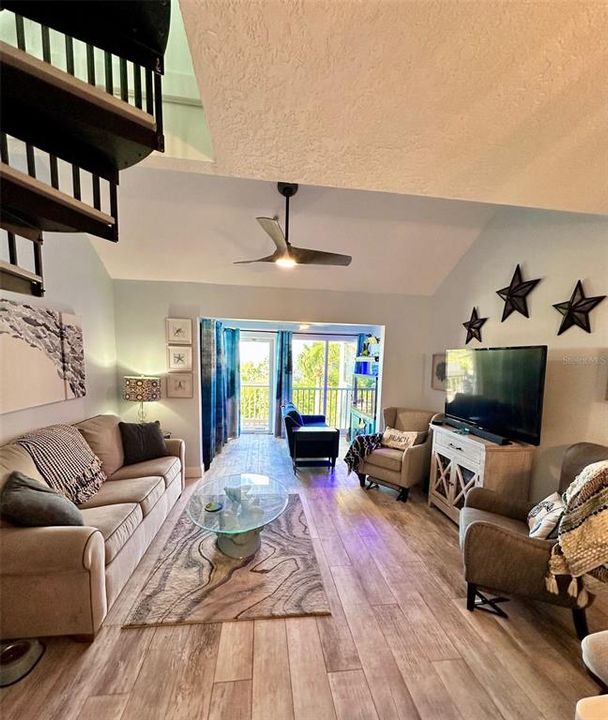 待售: $419,900 (3 贝兹, 2 浴室, 946 平方英尺)