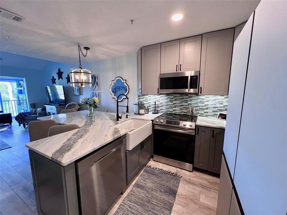 待售: $419,900 (3 贝兹, 2 浴室, 946 平方英尺)