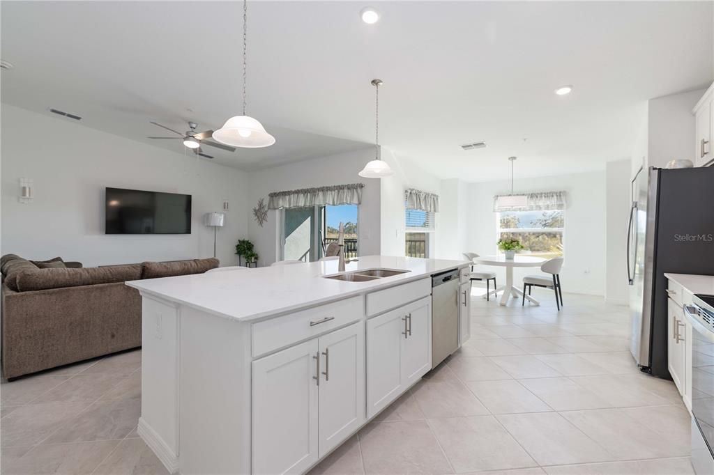 待售: $399,999 (2 贝兹, 2 浴室, 1366 平方英尺)