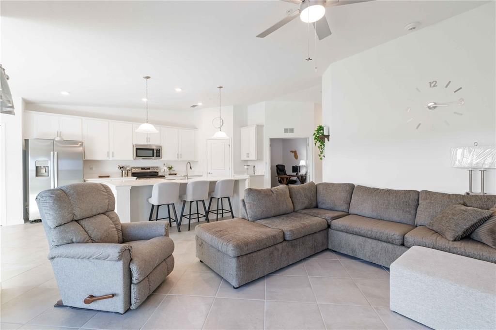 待售: $399,999 (2 贝兹, 2 浴室, 1366 平方英尺)