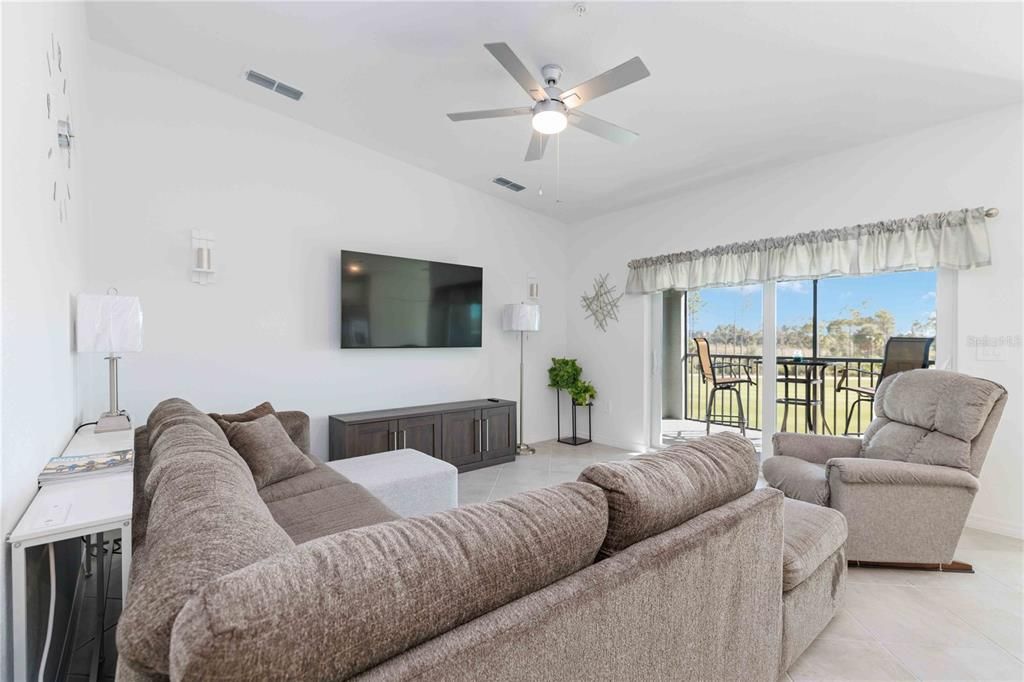 待售: $399,999 (2 贝兹, 2 浴室, 1366 平方英尺)