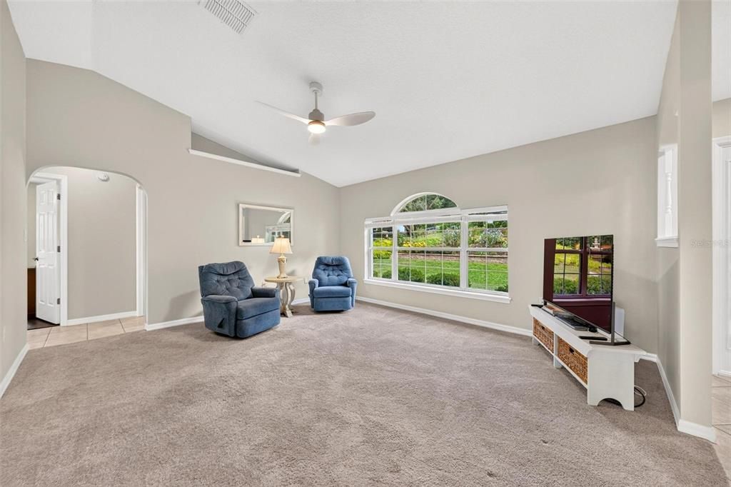 For Sale: $350,000 (3 beds, 2 baths, 1601 Square Feet)