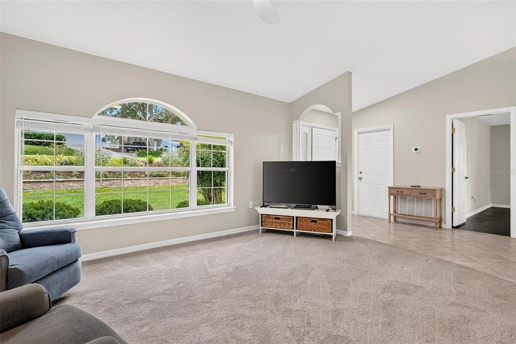 For Sale: $350,000 (3 beds, 2 baths, 1601 Square Feet)