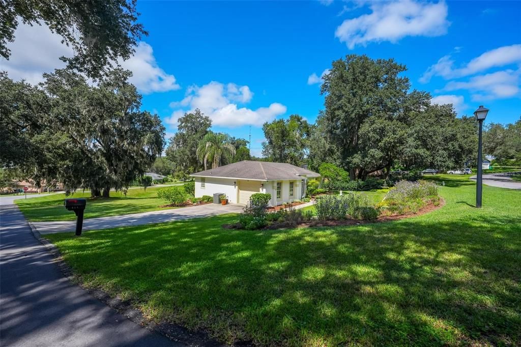 For Sale: $350,000 (3 beds, 2 baths, 1601 Square Feet)