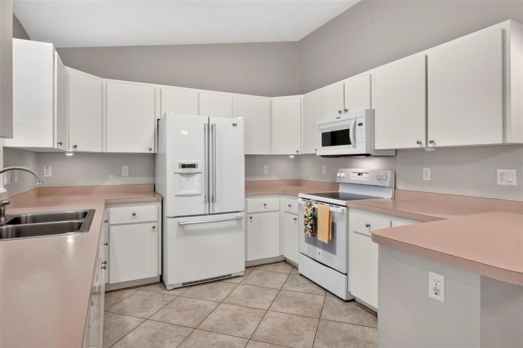 For Sale: $350,000 (3 beds, 2 baths, 1601 Square Feet)