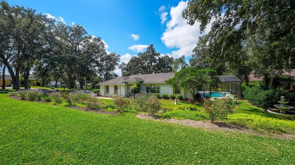 For Sale: $350,000 (3 beds, 2 baths, 1601 Square Feet)