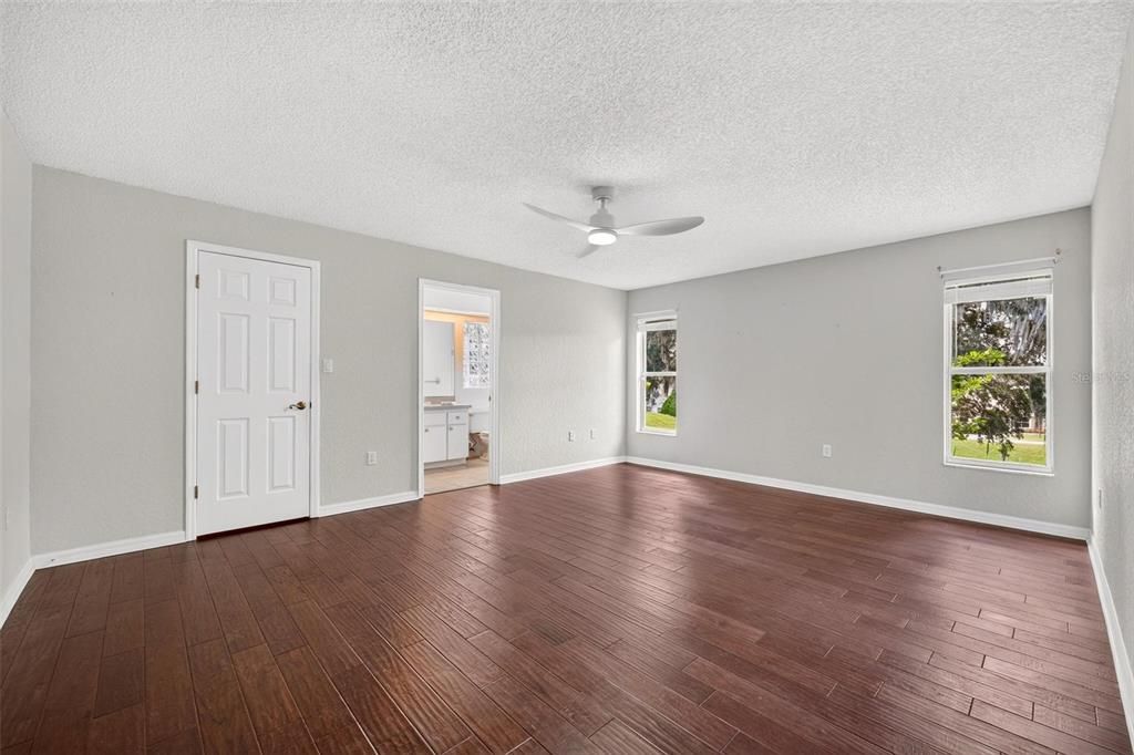 For Sale: $350,000 (3 beds, 2 baths, 1601 Square Feet)