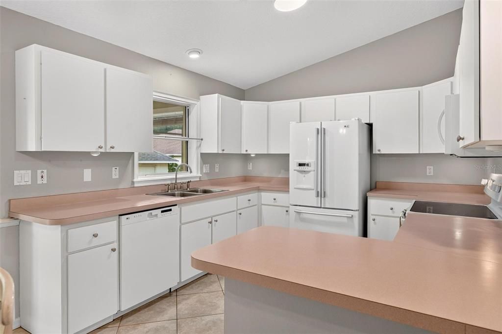 For Sale: $350,000 (3 beds, 2 baths, 1601 Square Feet)