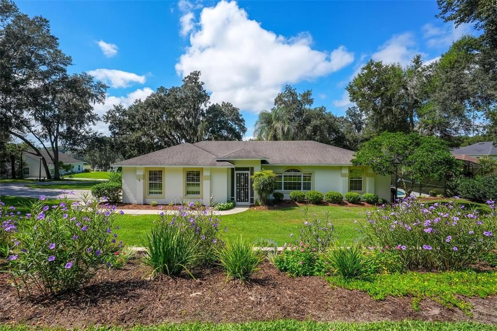 For Sale: $350,000 (3 beds, 2 baths, 1601 Square Feet)