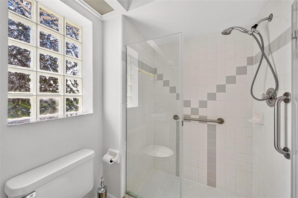 For Sale: $350,000 (3 beds, 2 baths, 1601 Square Feet)