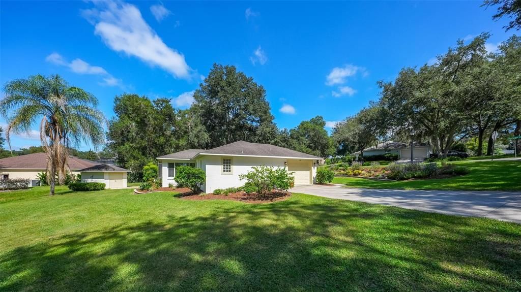 For Sale: $350,000 (3 beds, 2 baths, 1601 Square Feet)