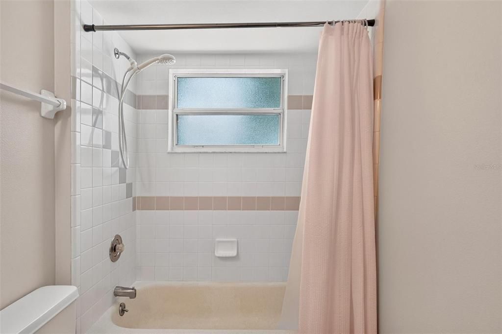For Sale: $350,000 (3 beds, 2 baths, 1601 Square Feet)