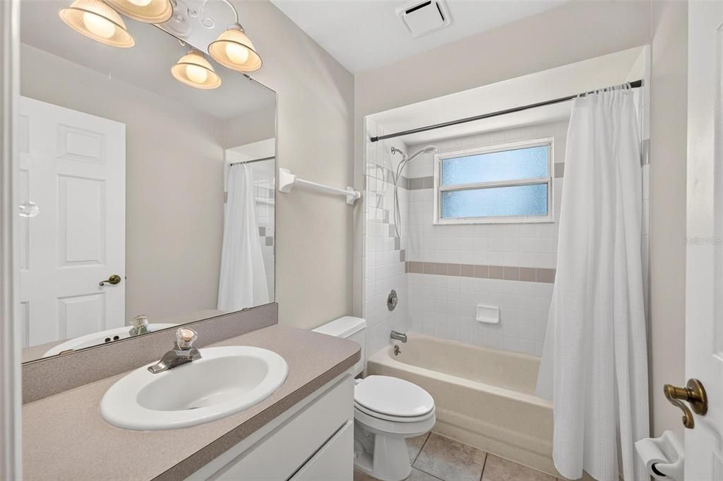 For Sale: $350,000 (3 beds, 2 baths, 1601 Square Feet)