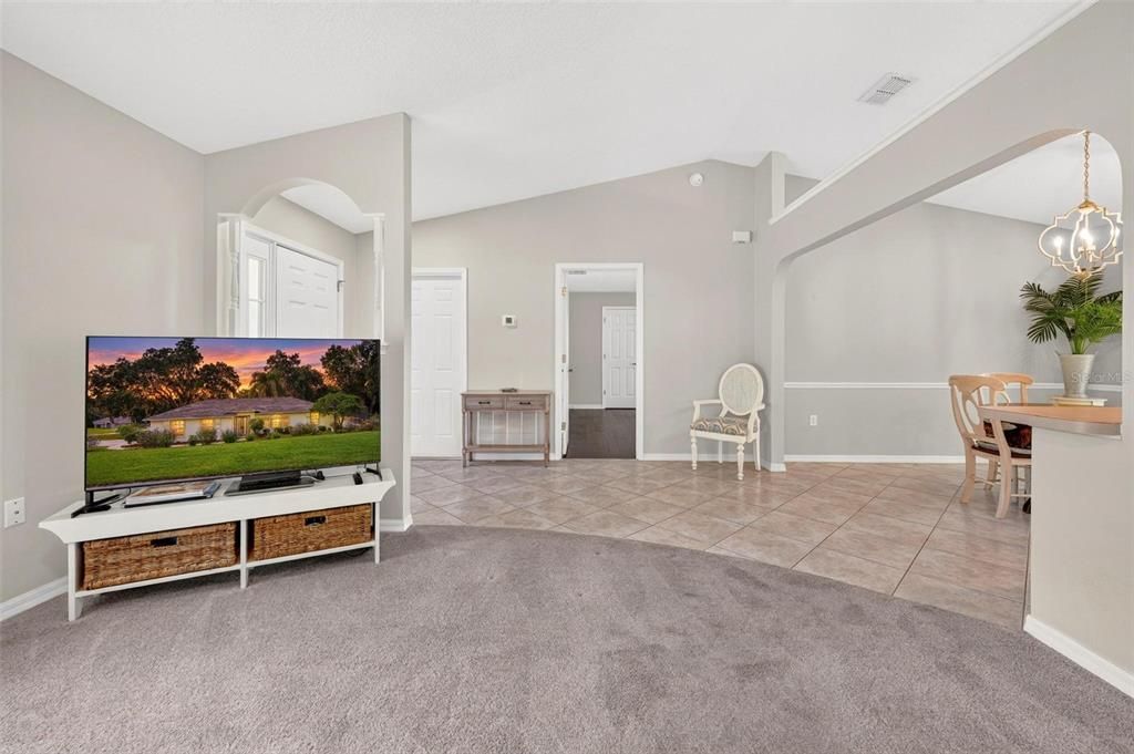 For Sale: $350,000 (3 beds, 2 baths, 1601 Square Feet)