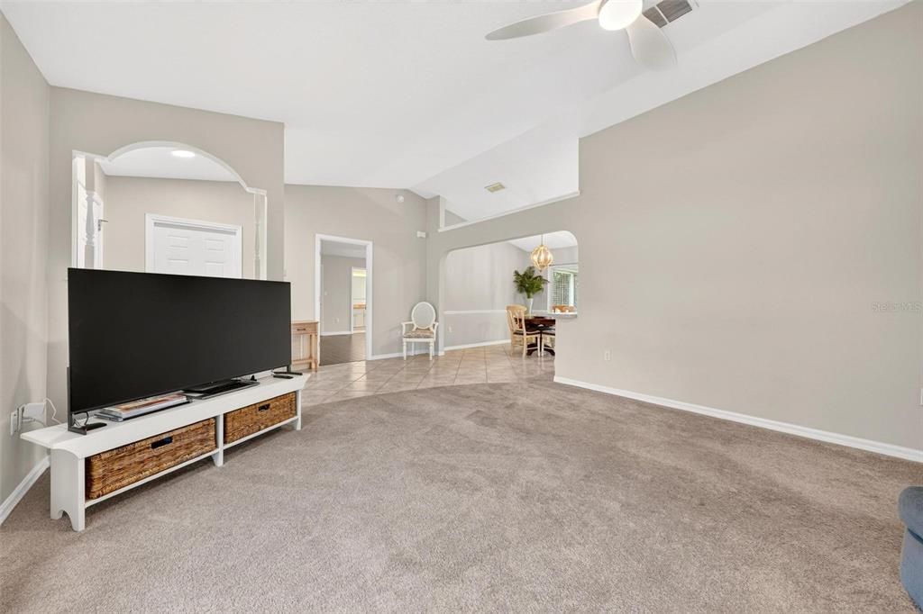 For Sale: $350,000 (3 beds, 2 baths, 1601 Square Feet)