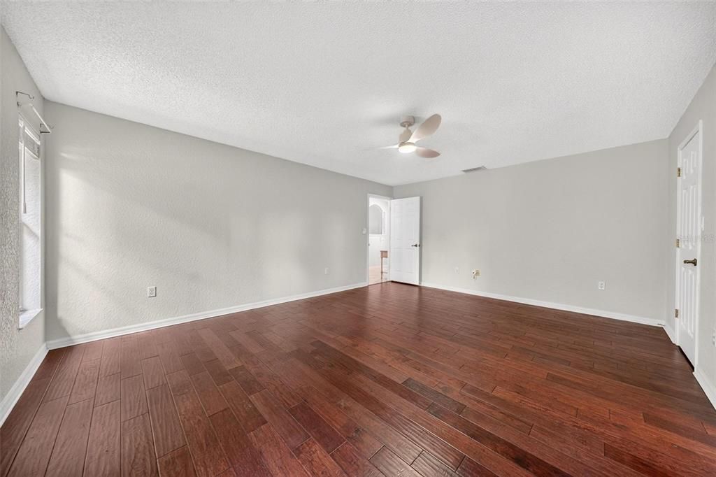 For Sale: $350,000 (3 beds, 2 baths, 1601 Square Feet)