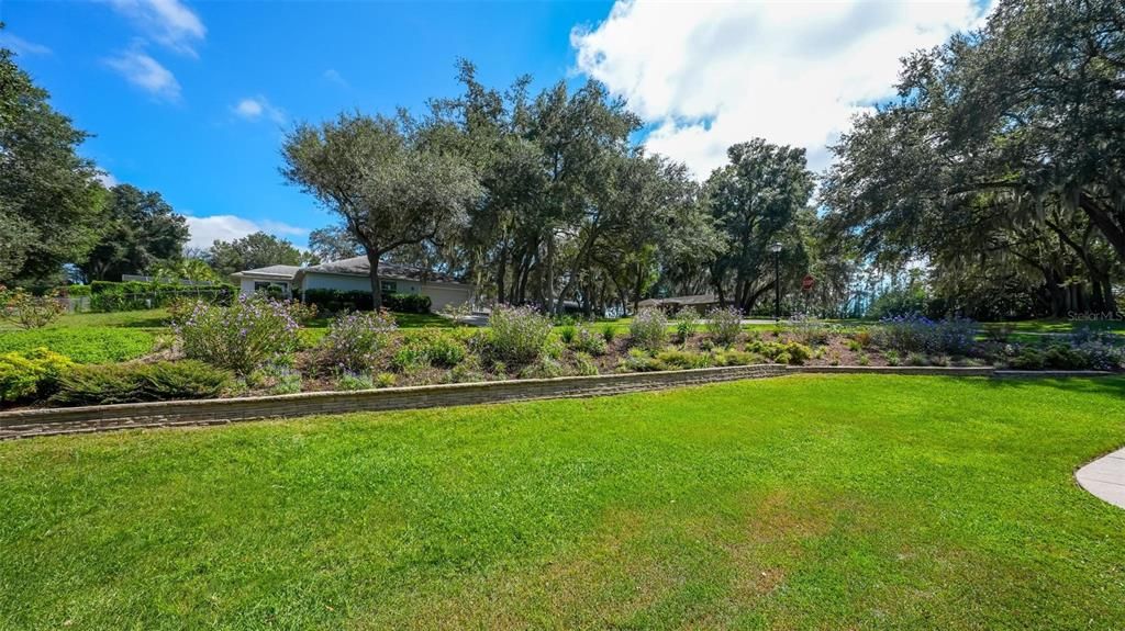 For Sale: $350,000 (3 beds, 2 baths, 1601 Square Feet)