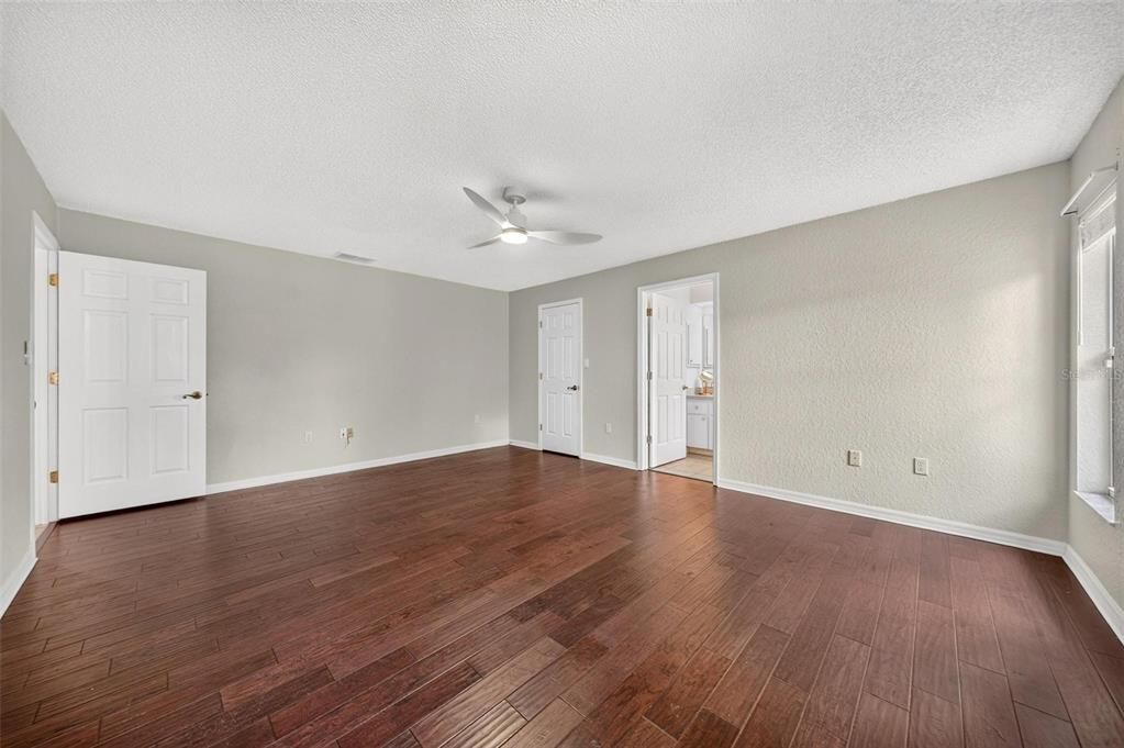 For Sale: $350,000 (3 beds, 2 baths, 1601 Square Feet)